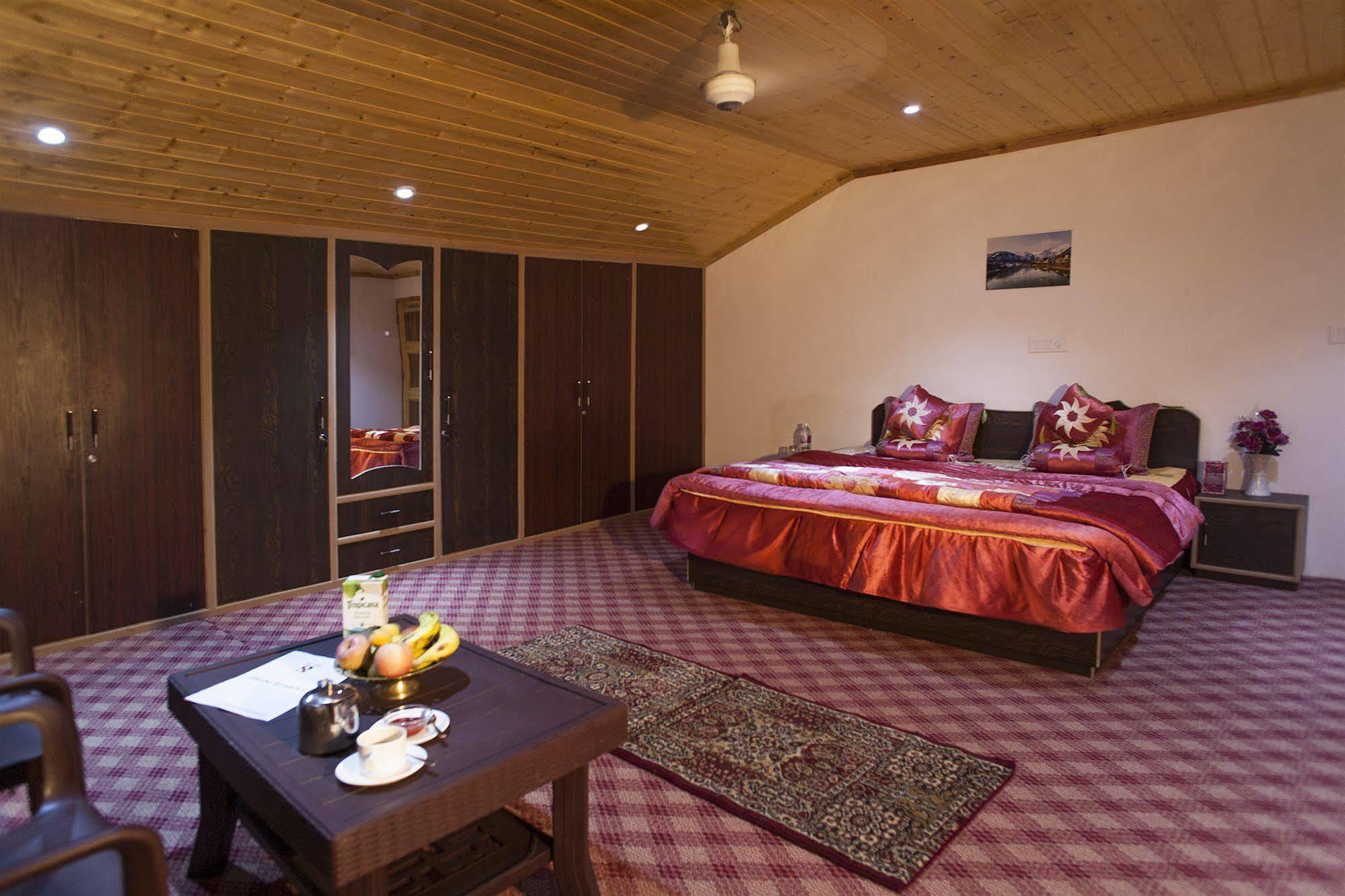 Hotel Sheesha Residencia Srīnagar Exterior foto